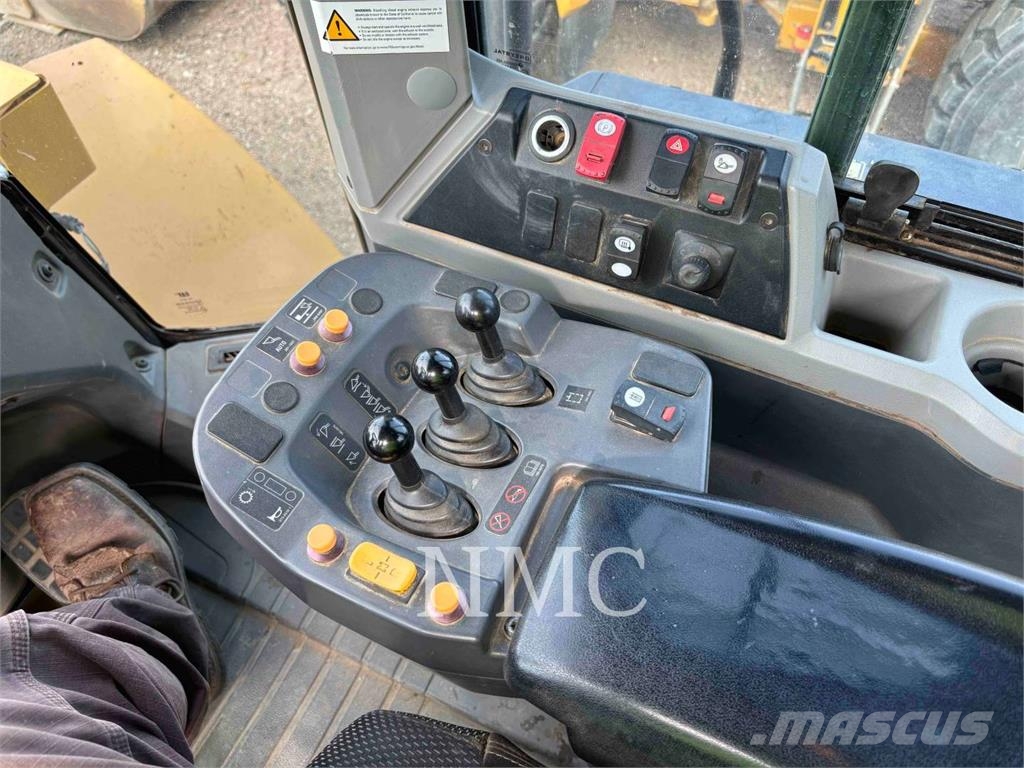 CAT 950M Kolesni nakladalci