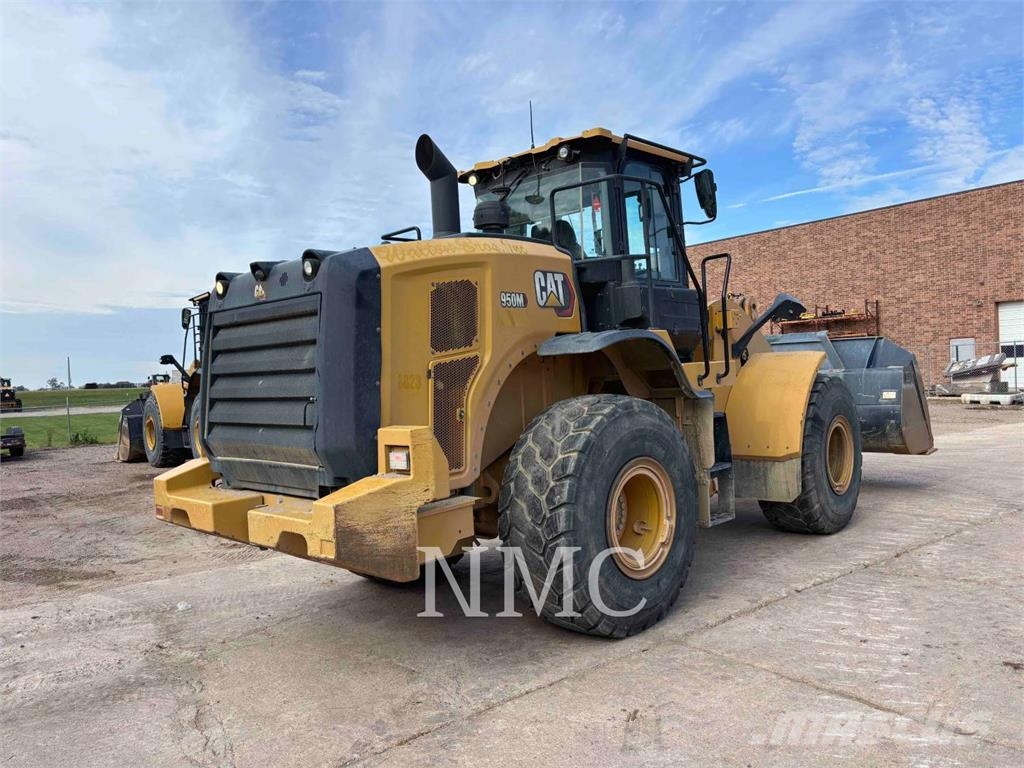 CAT 950M Kolesni nakladalci