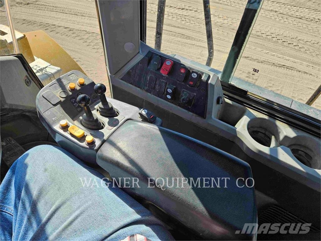 CAT 950M FC Kolesni nakladalci