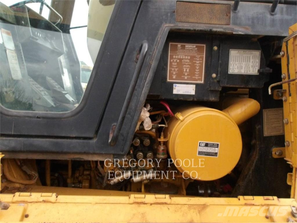 CAT 953C Crawler loaders