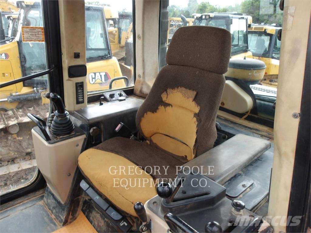 CAT 953C Crawler loaders