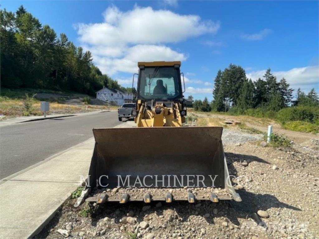 CAT 953C بلدوزرات مجنزرة