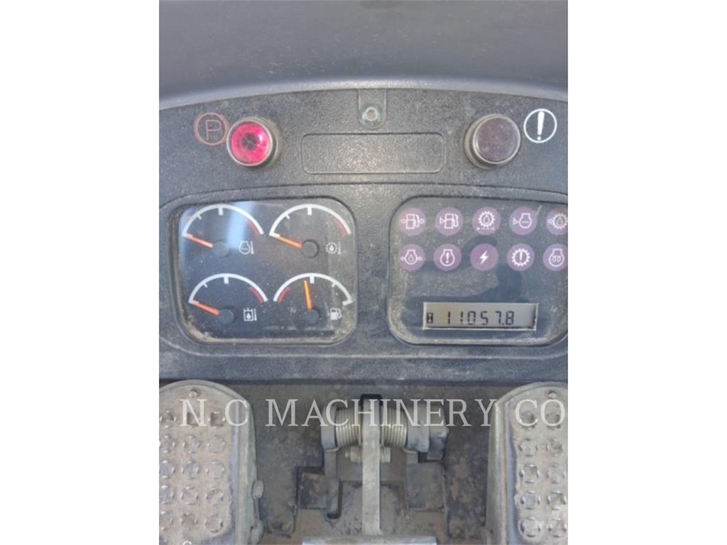 CAT 953C بلدوزرات مجنزرة