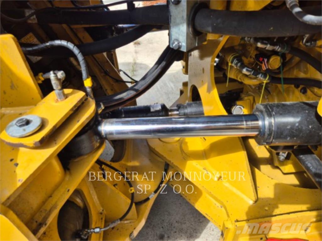 CAT 962-14 لوادر بعجل