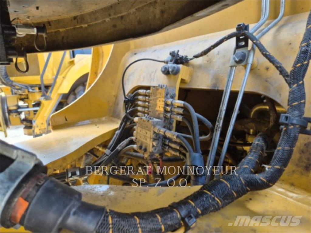 CAT 962-14 لوادر بعجل