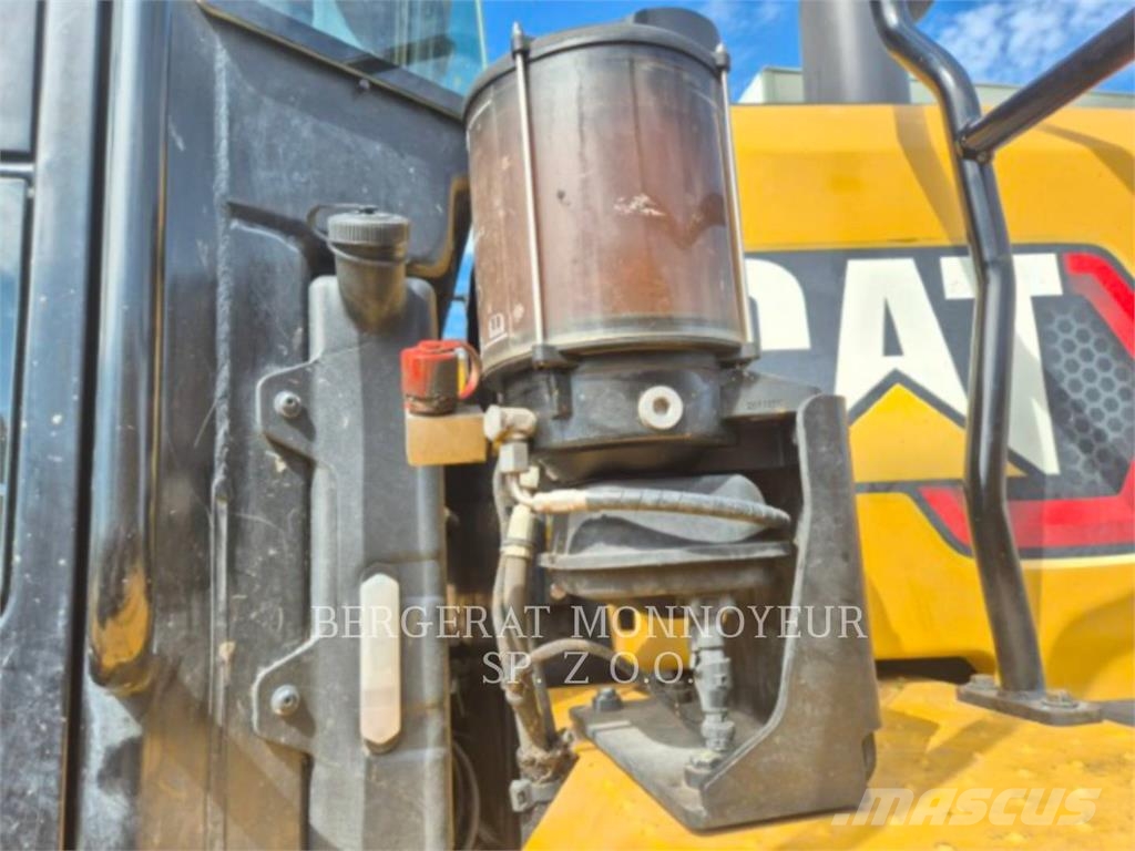 CAT 962-14 لوادر بعجل