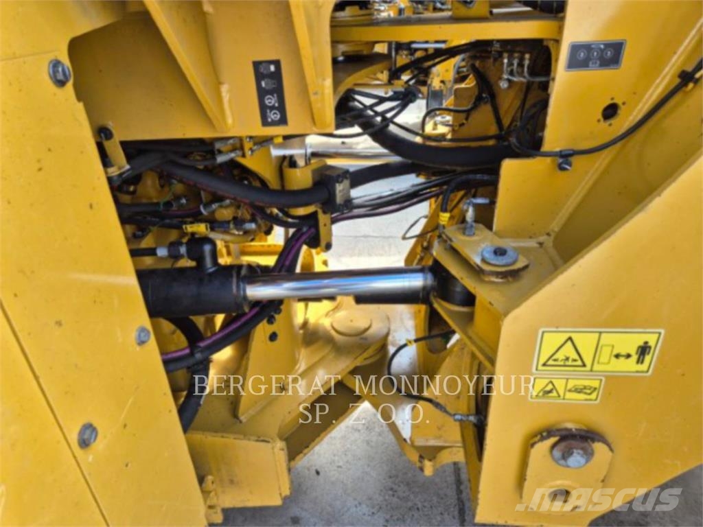 CAT 962-14 لوادر بعجل