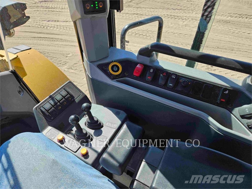 CAT 96214 Kolesové nakladače