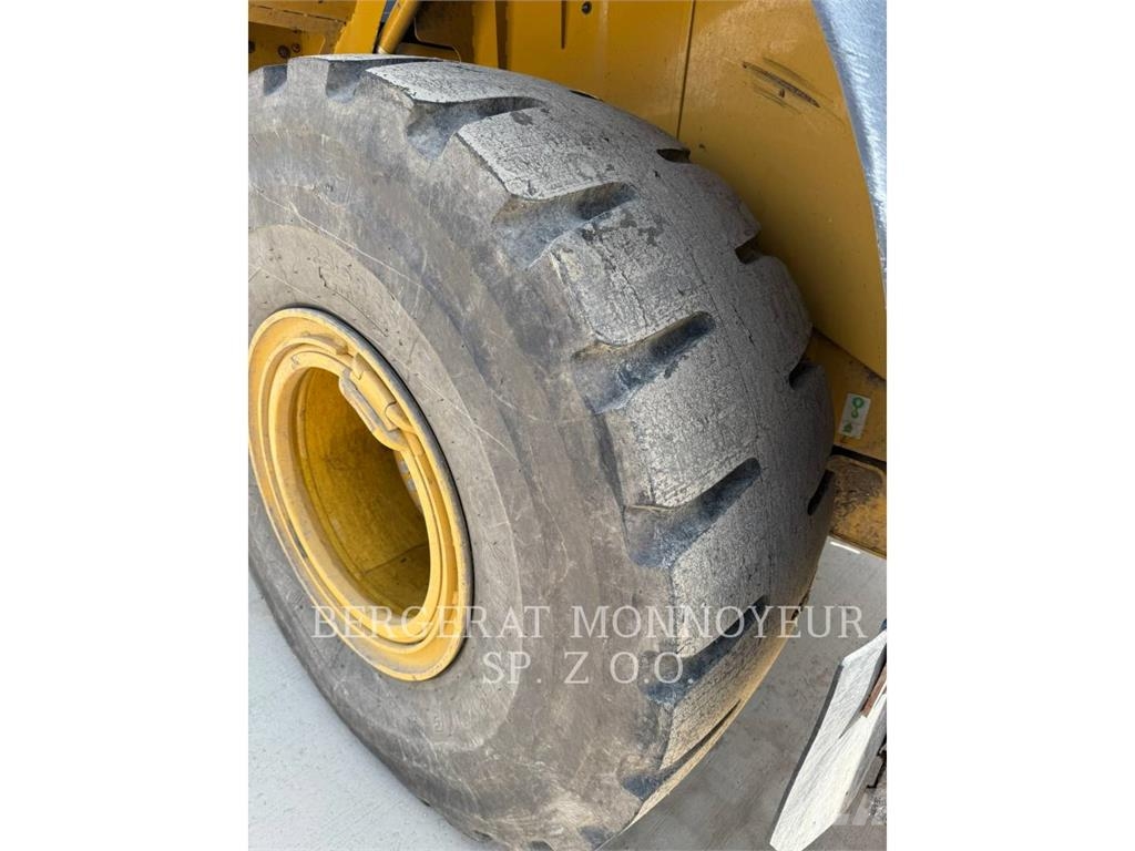 CAT 962M Naudoti ratiniai krautuvai