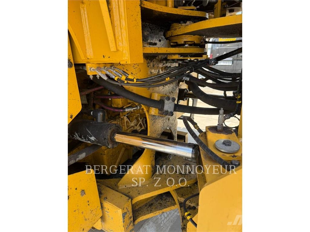 CAT 962M Naudoti ratiniai krautuvai