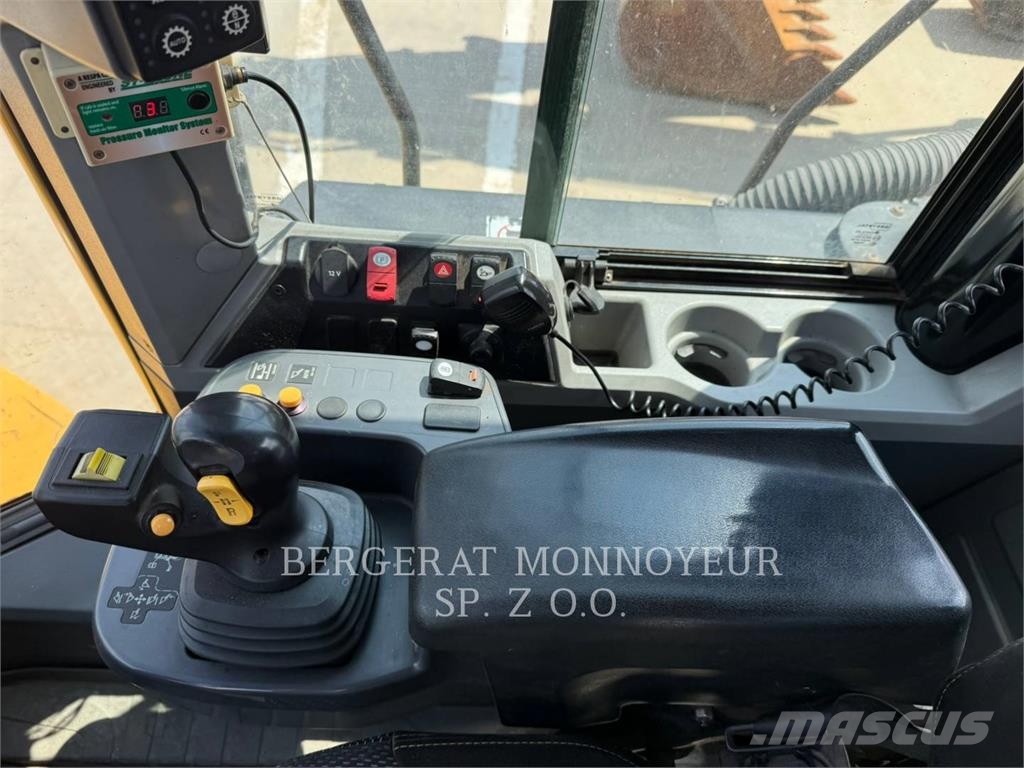 CAT 962M Naudoti ratiniai krautuvai