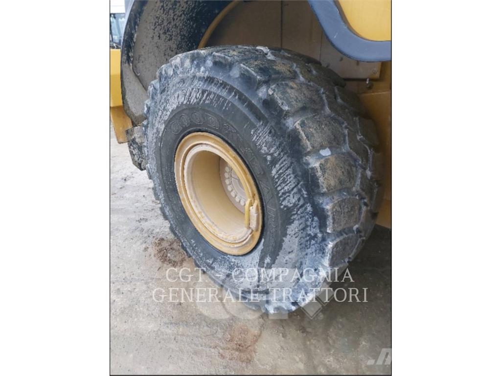 CAT 962M Kolesni nakladalci