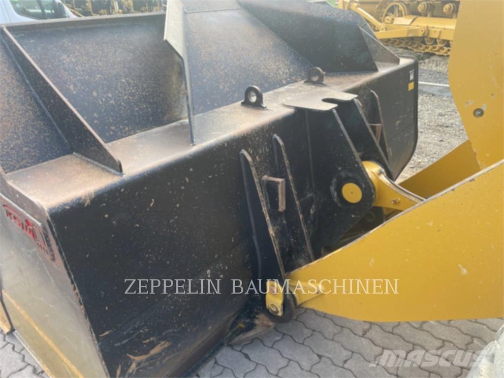CAT 962M Kolesni nakladalci