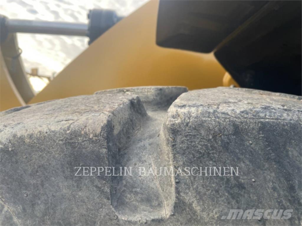 CAT 962M Kolesni nakladalci