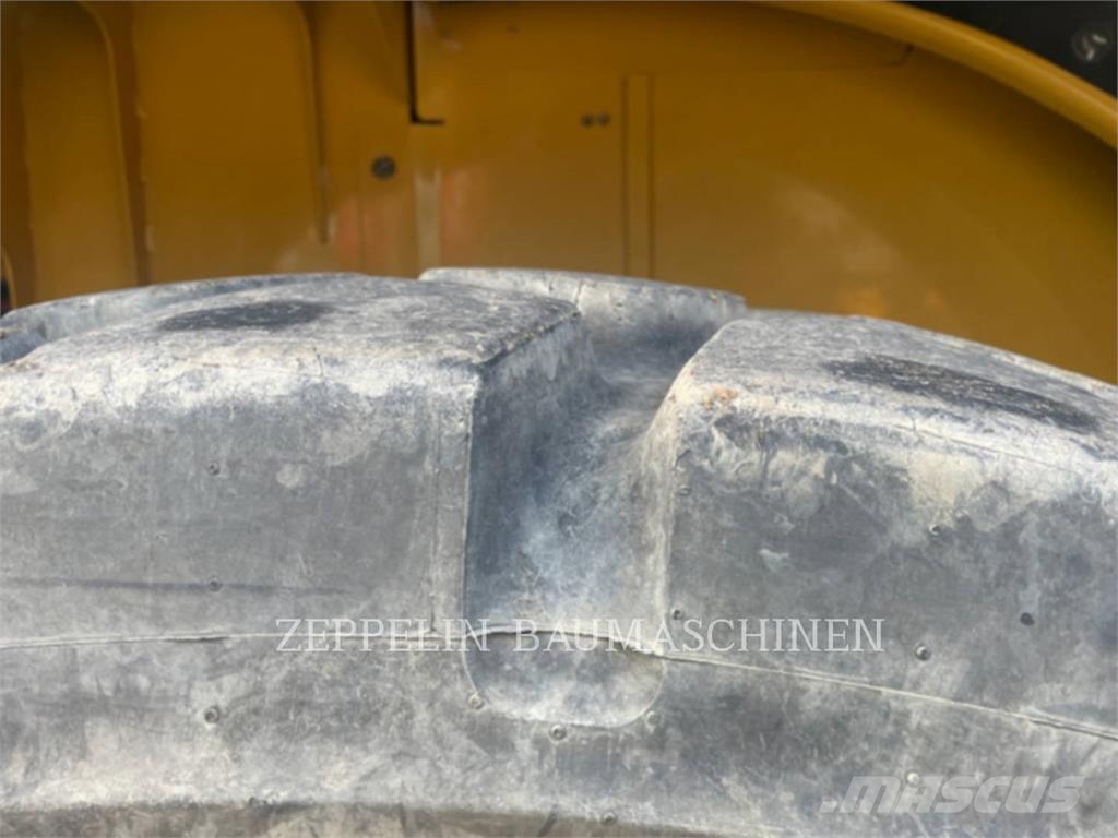 CAT 962M Kolesni nakladalci