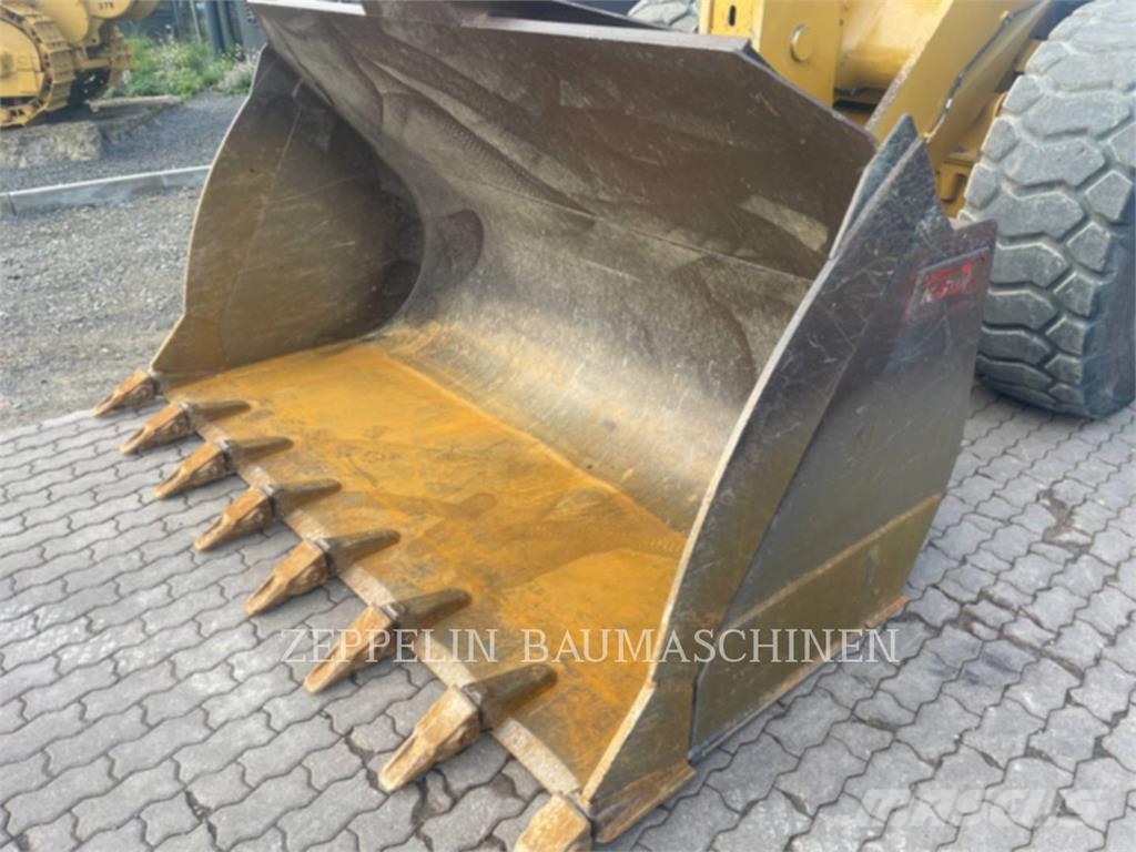 CAT 962M Kolesni nakladalci