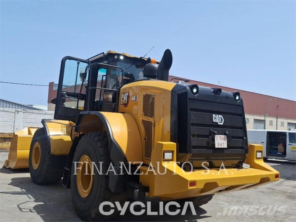 CAT 966 لوادر بعجل