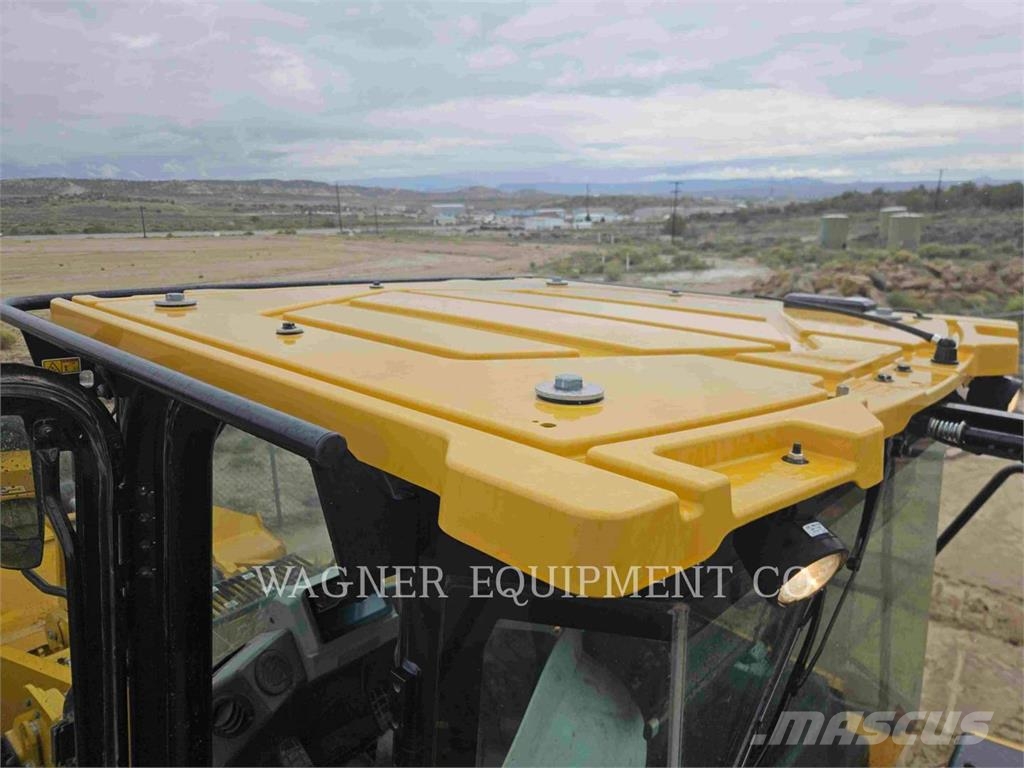 CAT 966 لوادر بعجل