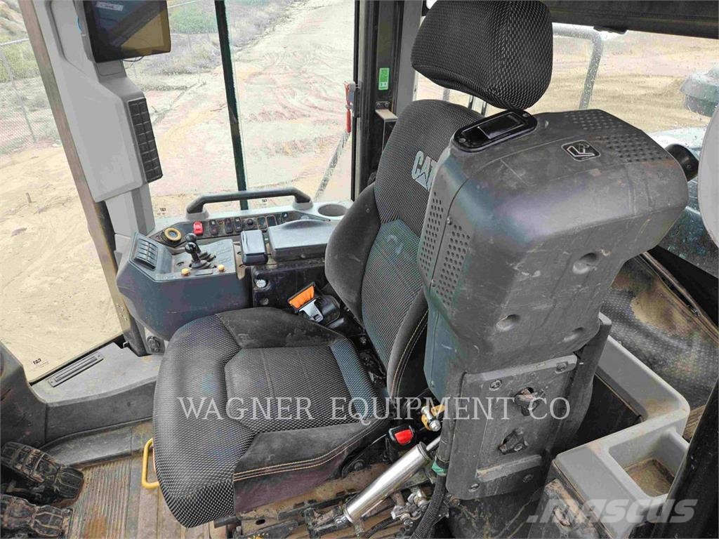 CAT 966 لوادر بعجل