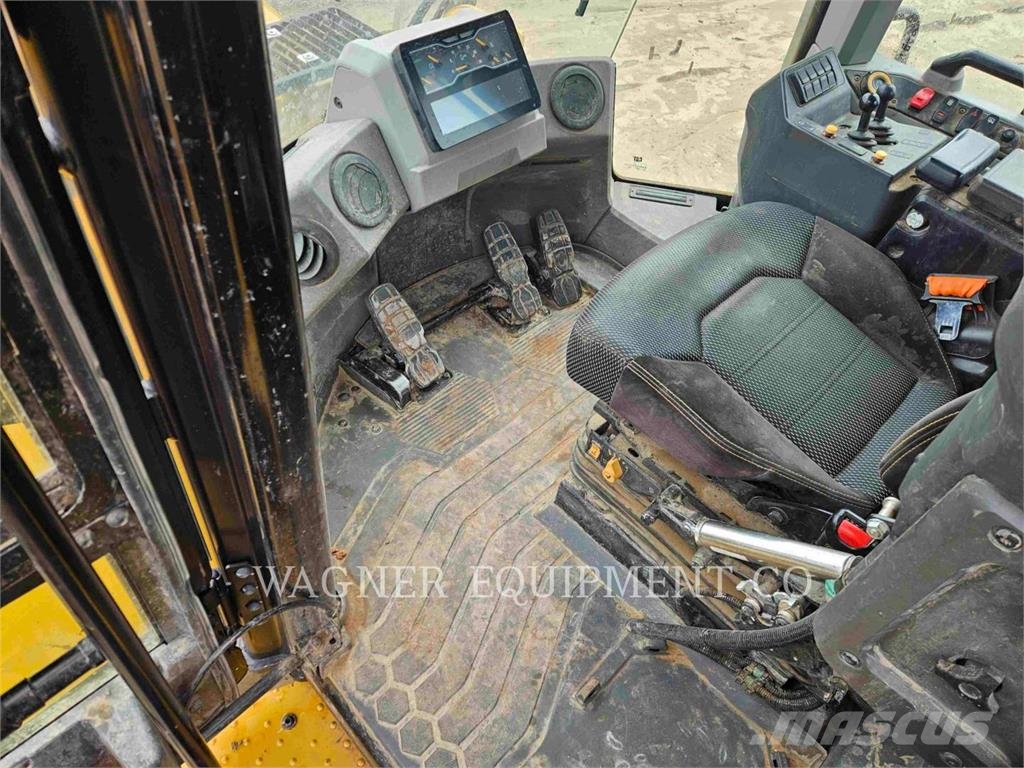 CAT 966 لوادر بعجل