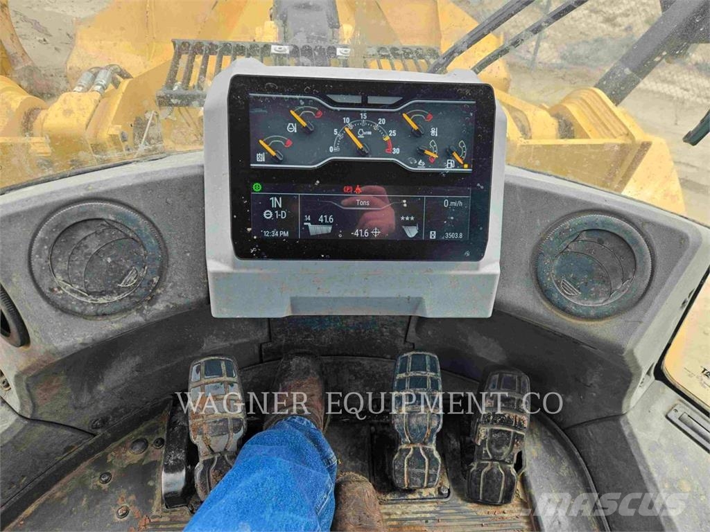 CAT 966 لوادر بعجل