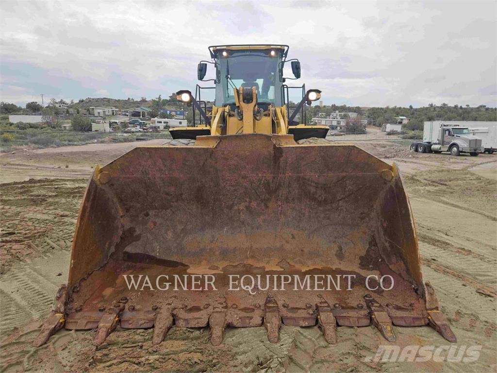 CAT 966 لوادر بعجل