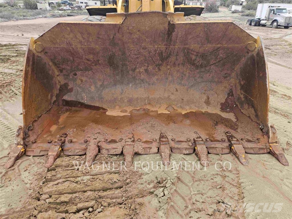 CAT 966 لوادر بعجل