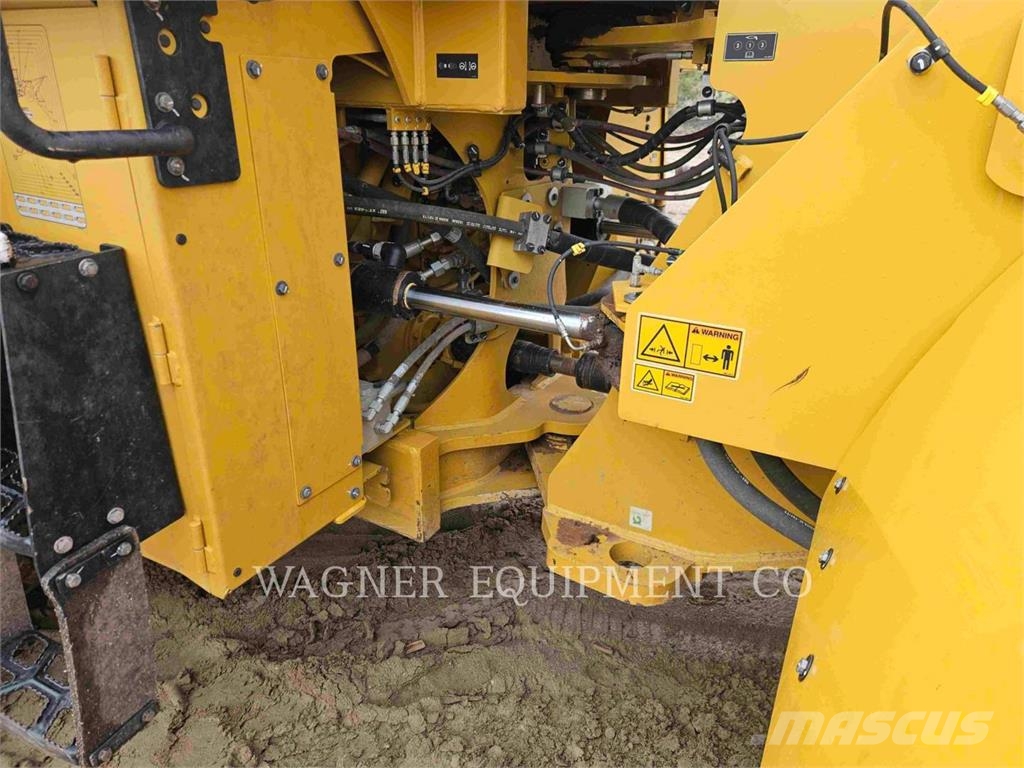 CAT 966 لوادر بعجل
