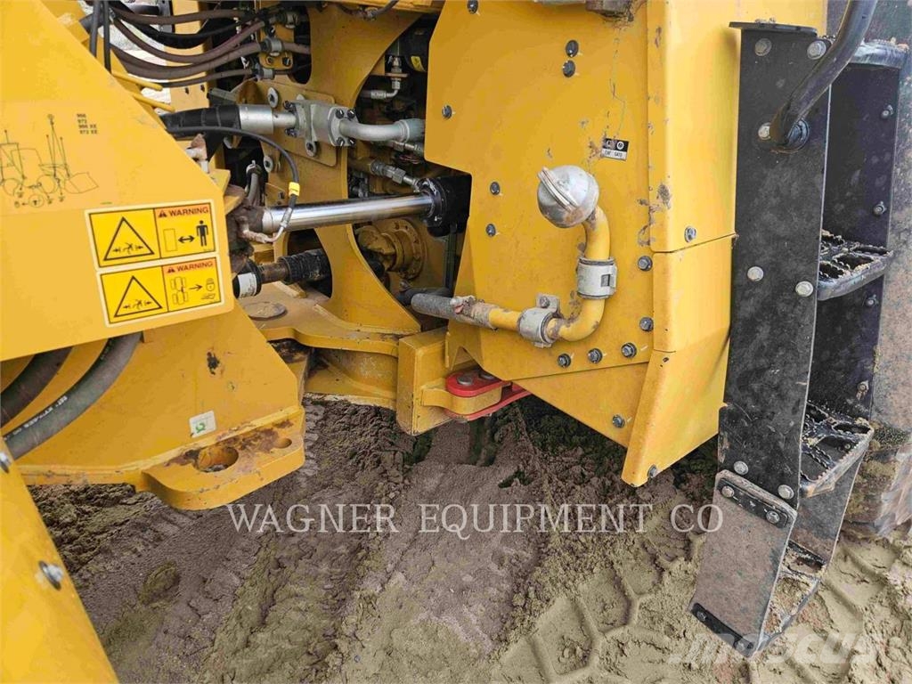 CAT 966 لوادر بعجل