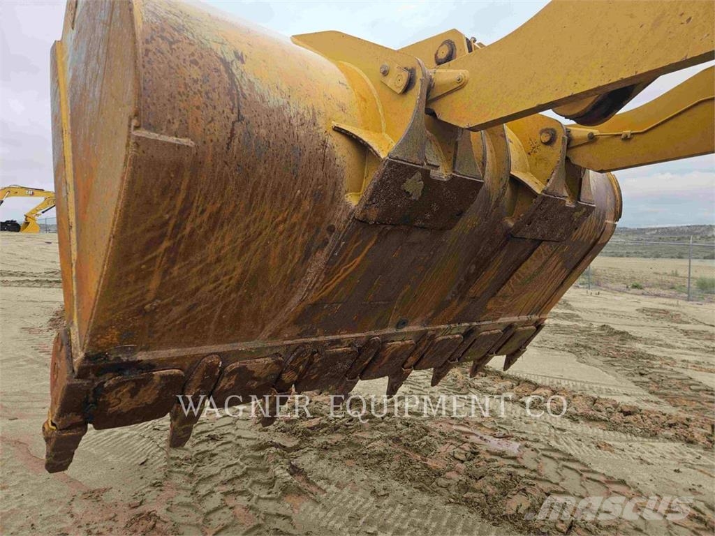 CAT 966 لوادر بعجل