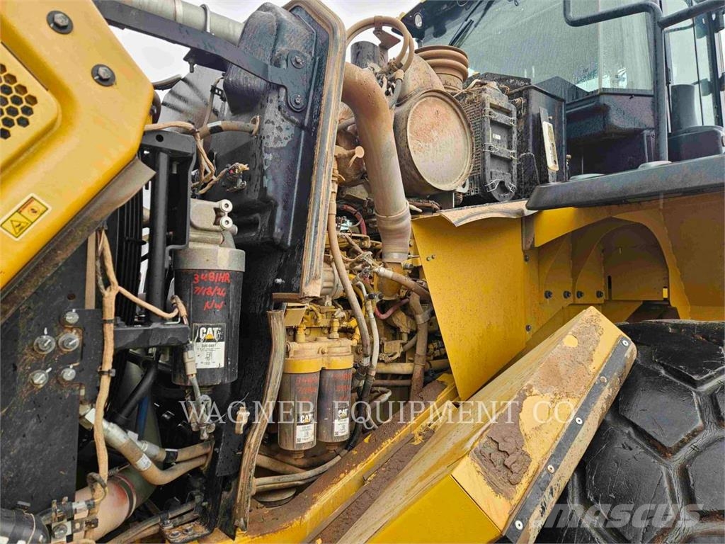 CAT 966 لوادر بعجل