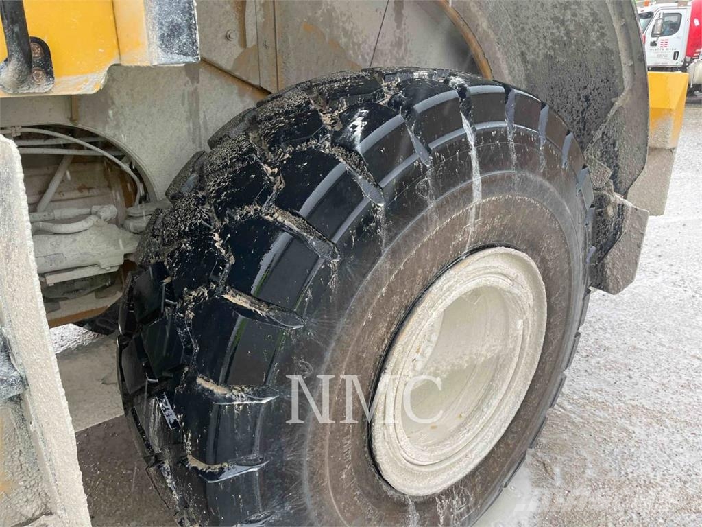 CAT 966 Pale gommate