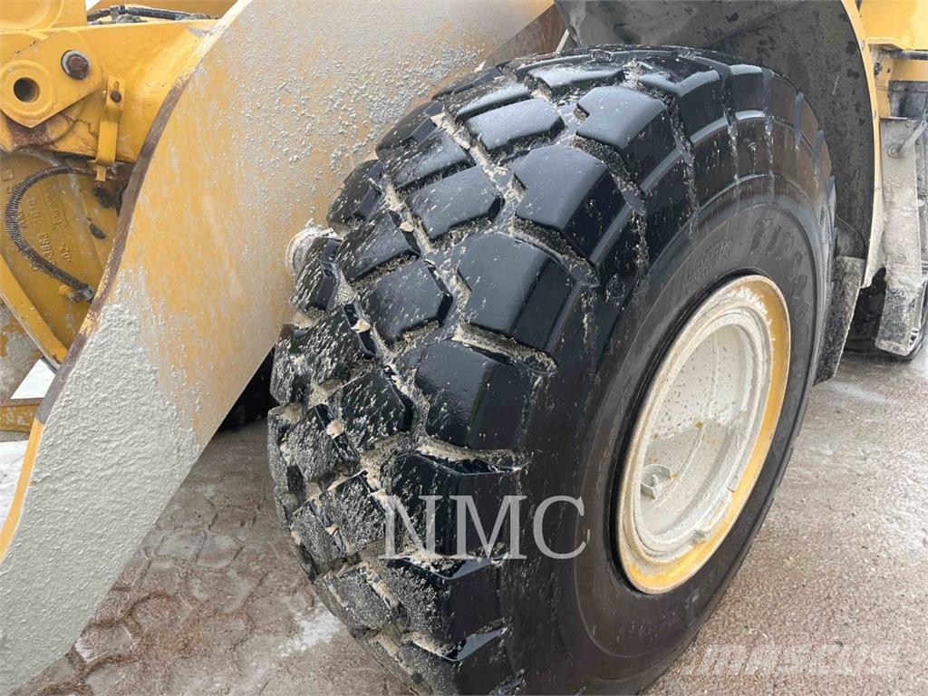 CAT 966 Pale gommate