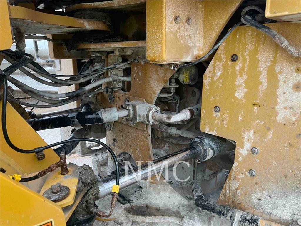CAT 966 Pale gommate