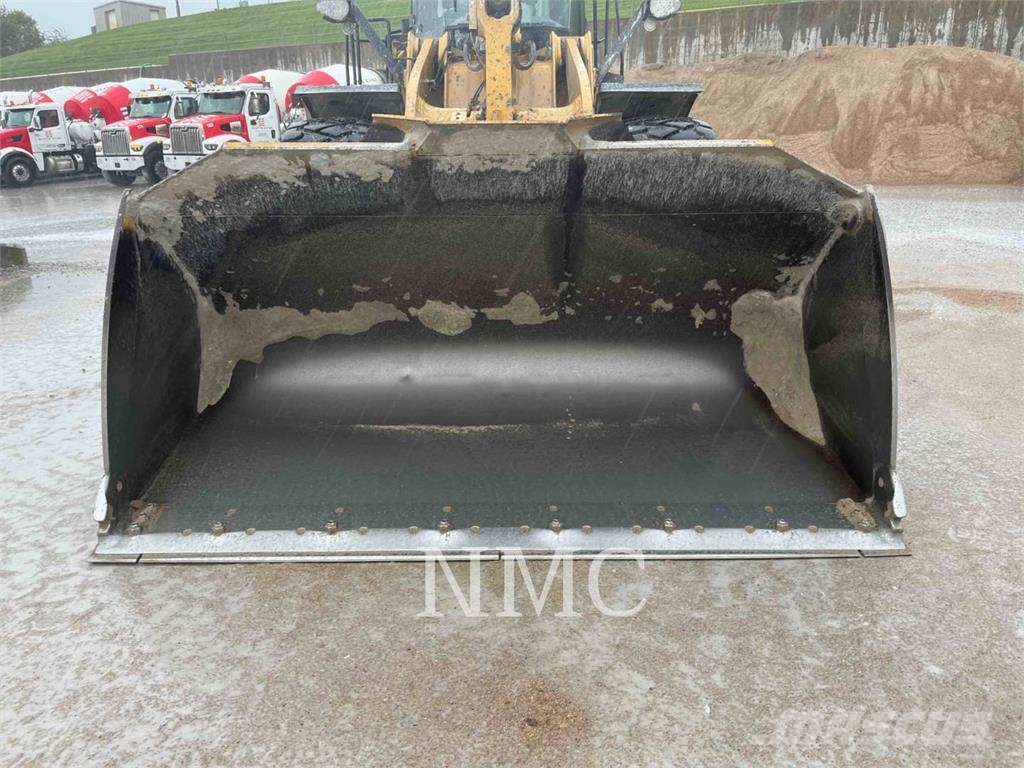 CAT 966 Pale gommate