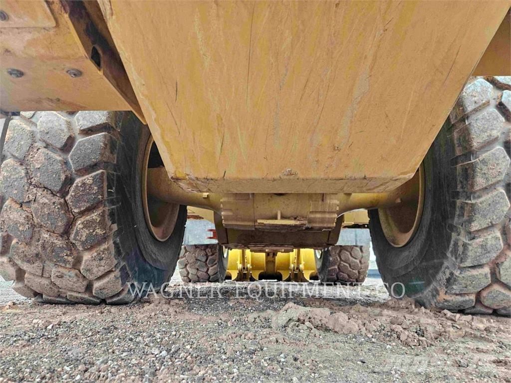 CAT 96614 Kolesni nakladalci
