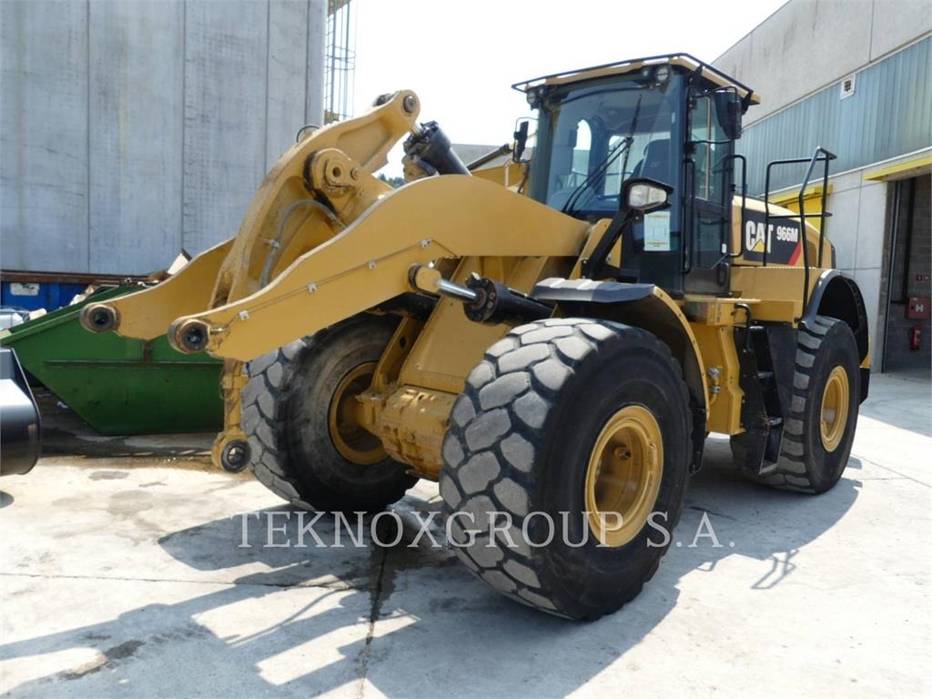 CAT 966M Kolesni nakladalci