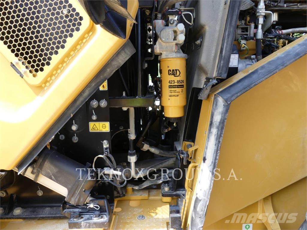 CAT 966M Kolesni nakladalci