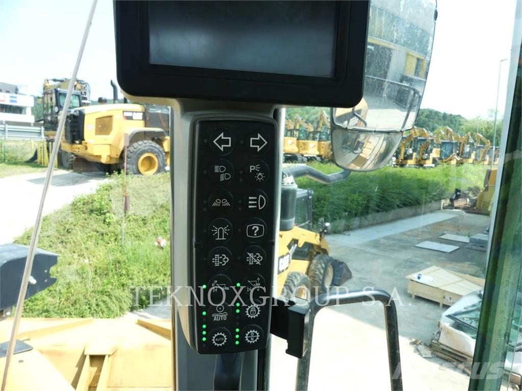 CAT 966M Kolesni nakladalci