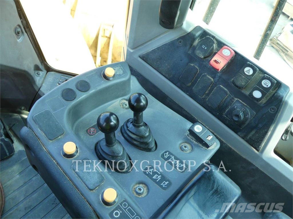CAT 966M Kolesni nakladalci