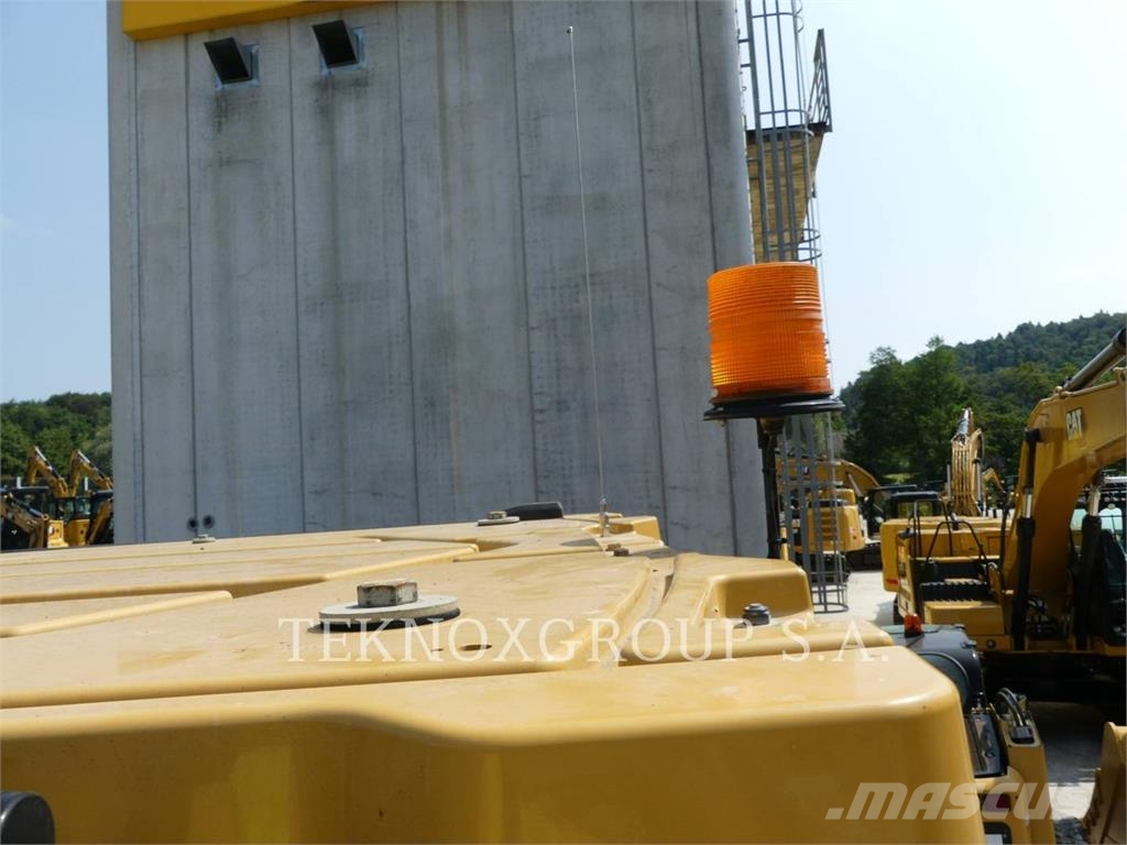 CAT 966M Kolesni nakladalci