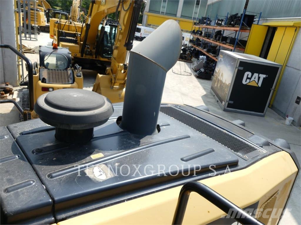 CAT 966M Kolesni nakladalci