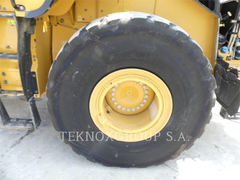 CAT 966M Kolesni nakladalci