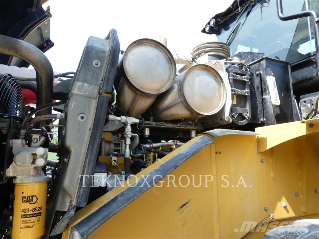 CAT 966M Kolesni nakladalci