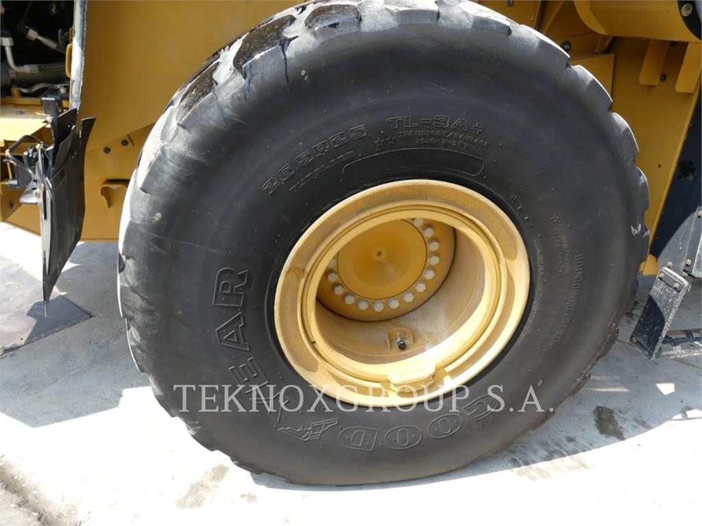 CAT 966M Kolesni nakladalci
