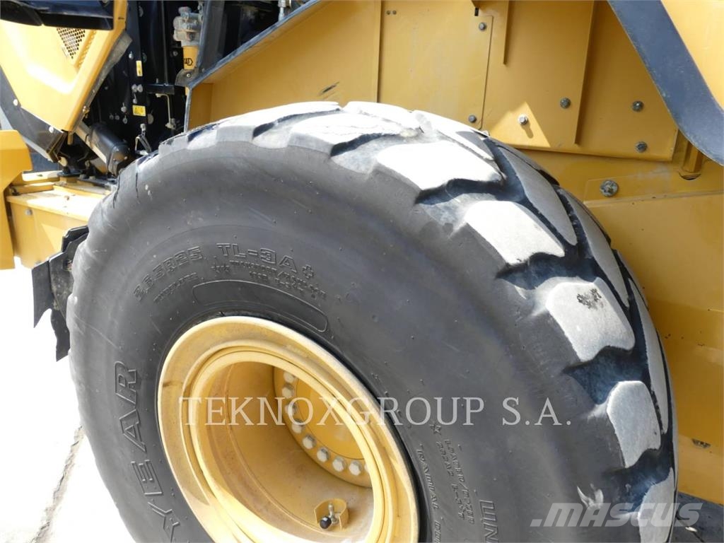 CAT 966M Kolesni nakladalci
