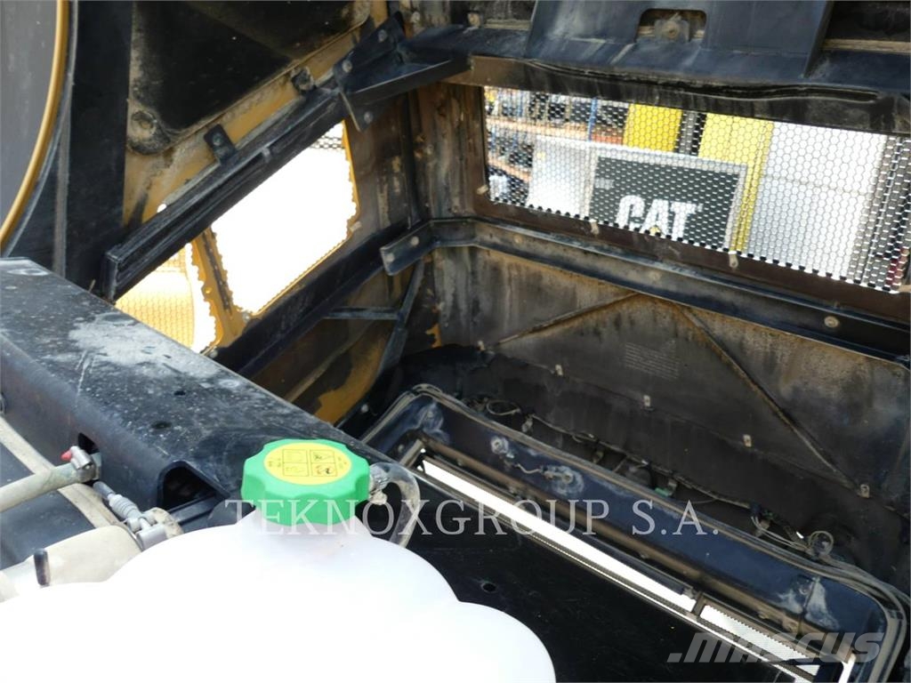 CAT 966M Kolesni nakladalci