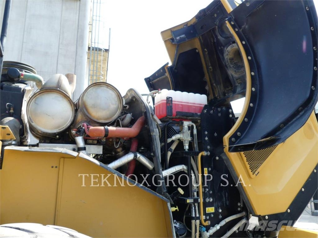CAT 966M Kolesni nakladalci