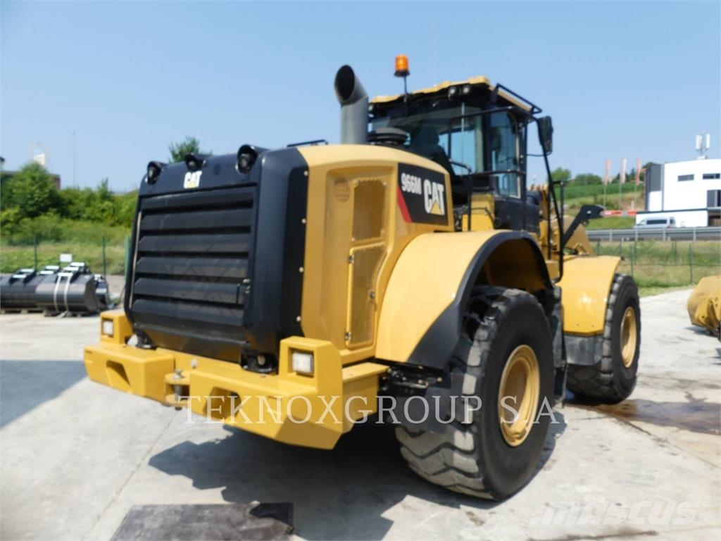 CAT 966M Kolesni nakladalci