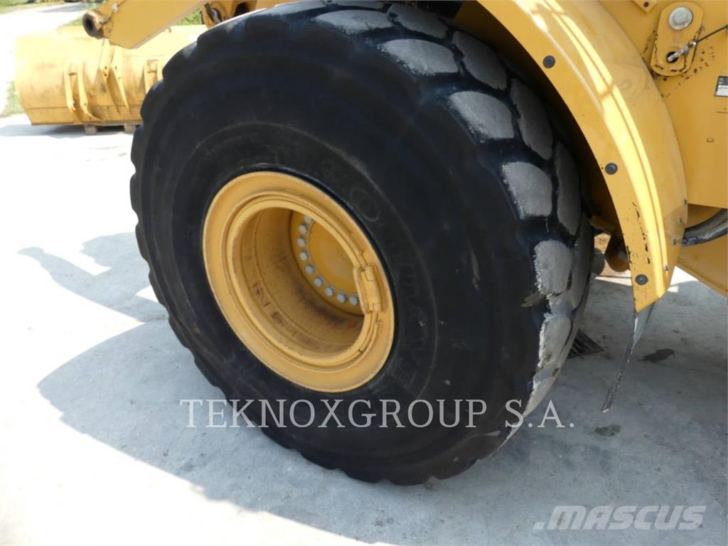 CAT 966M Kolesni nakladalci